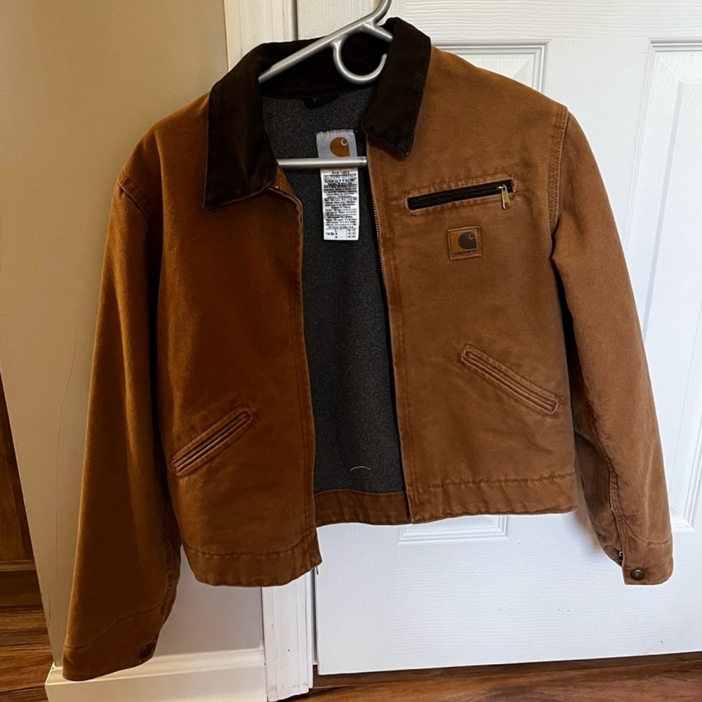 Carhartt lined jacket jrs L but fits like women’s XS/XXS